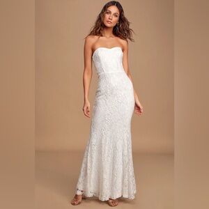 Lulu's. NWT Strapless White Lace Mermaid Gown